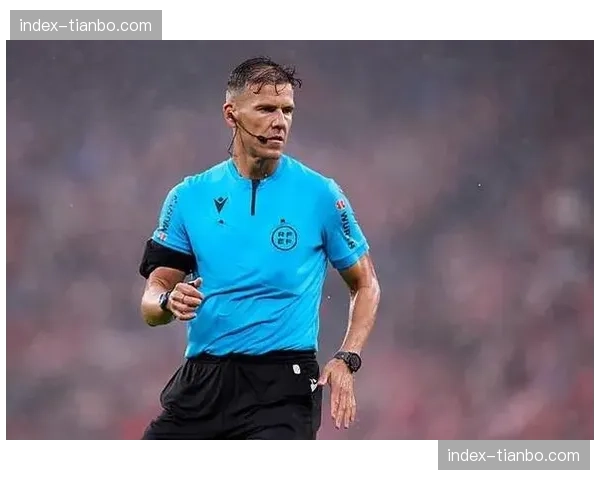 观点：VAR在红牌判罚中的一致性再遭德甲教练质疑