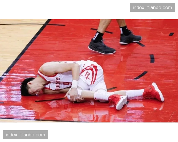 里夫斯遭遇左侧腹斜肌二级拉伤，常规赛提前报销